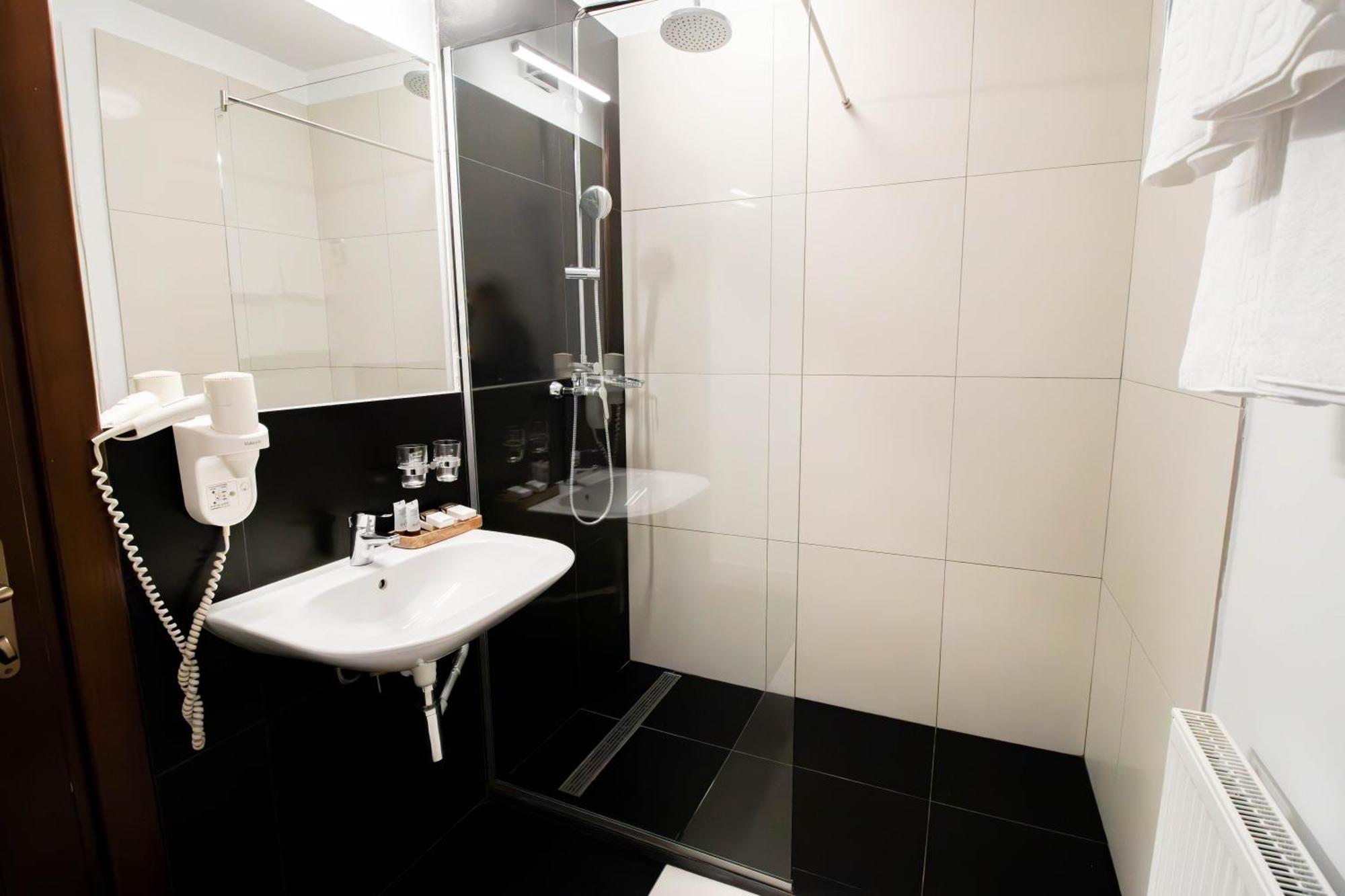 Hotel Ottimo Braşov Extérieur photo
